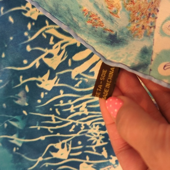 Luxury 100% Silk Long Scarf Fish Hawaii Vacation World Under The Sea Art To Wear - Picture 8 of 10